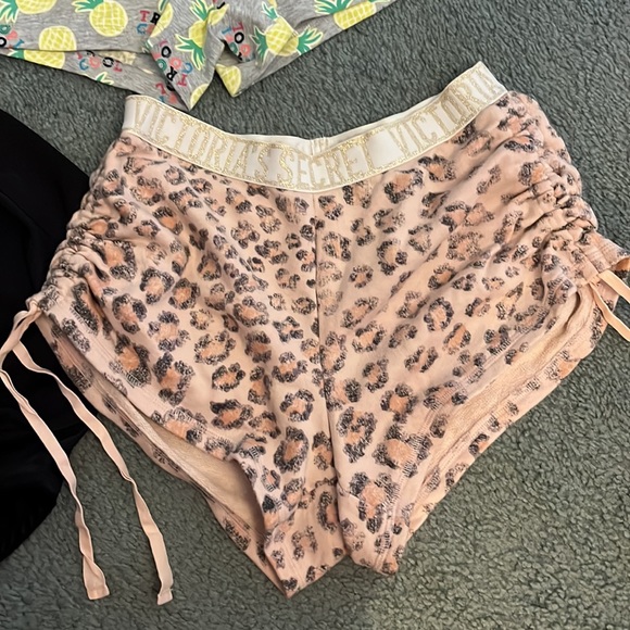 Bundle of shorts. - Picture 3 of 5